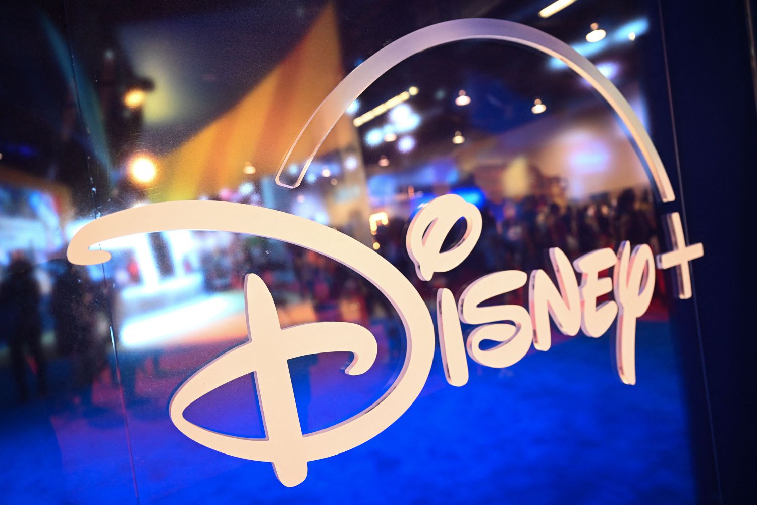 Disney shares climb as two former execs return to advise on company strategy