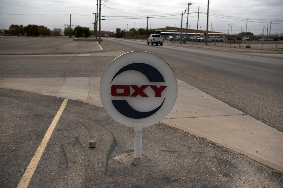 Occidental buys $522 million of Berkshire preferred stock